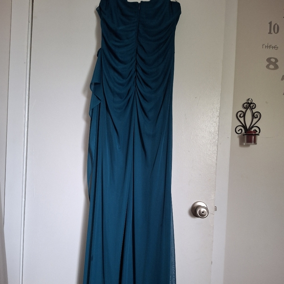 Elegant wedding dress. - Picture 7 of 8